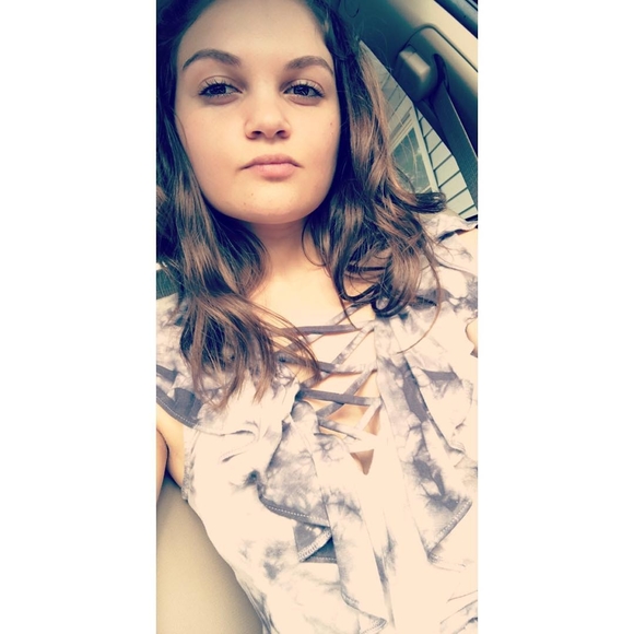 Meet your Posher, Danielle - Picture 1 of 1